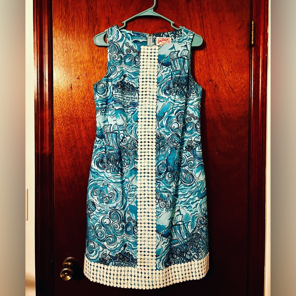 Holy Grail Lilly Pulitzer Dark and Stormy print. Excellent condition.